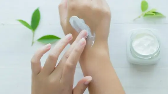 Como cuidar da pele seca: dicas simples para recuperar o viço e a hidratação