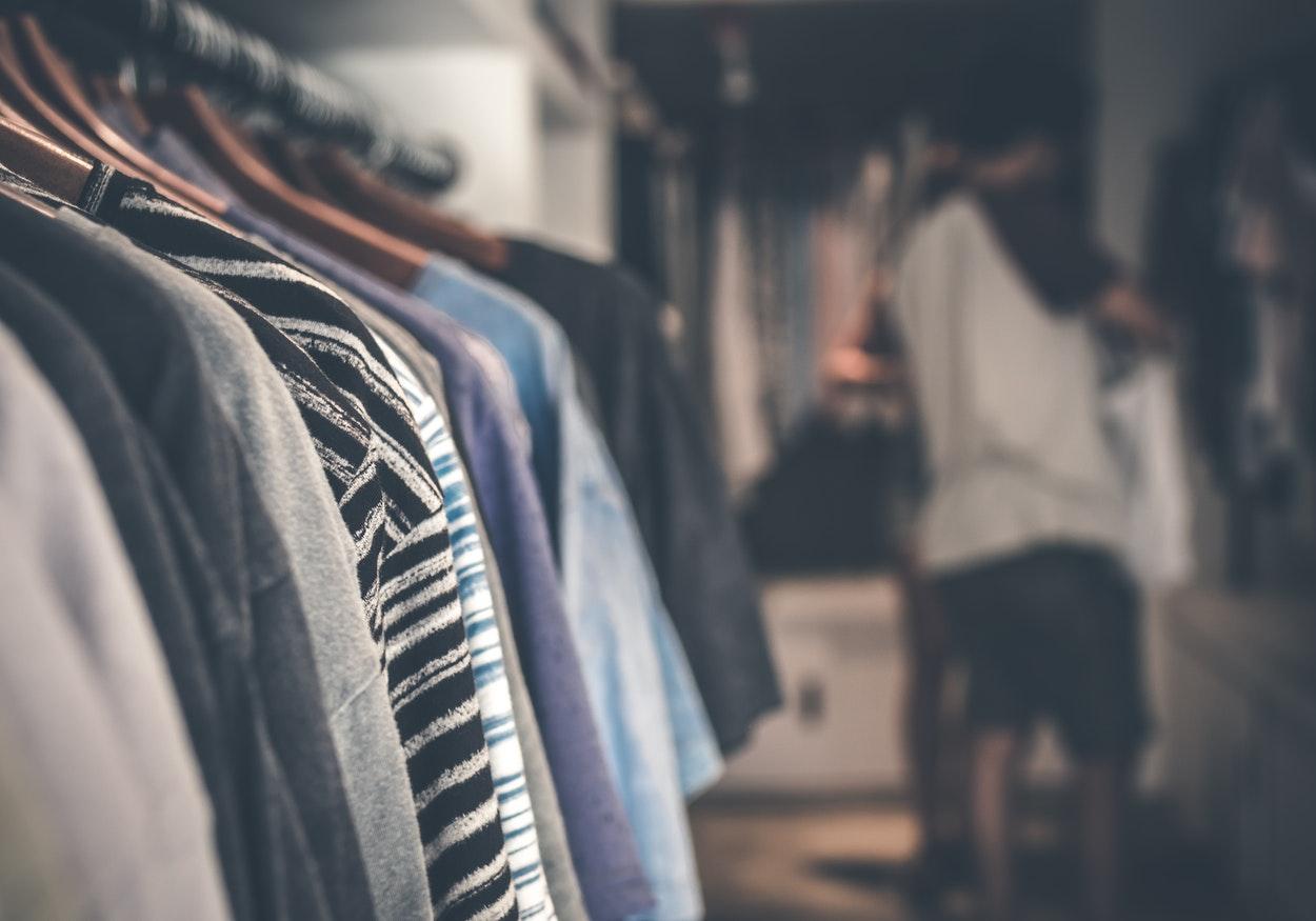 Comprar roupas online: dicas para não errar nas suas escolhas