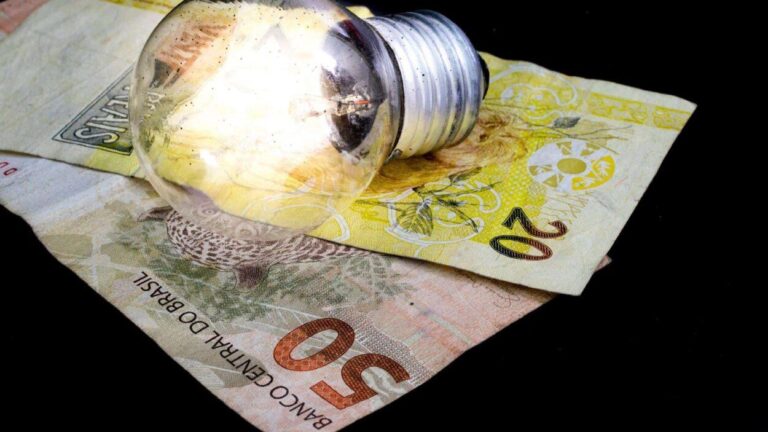 Mesmo com chuvas, a conta de luz deve subir em 2022