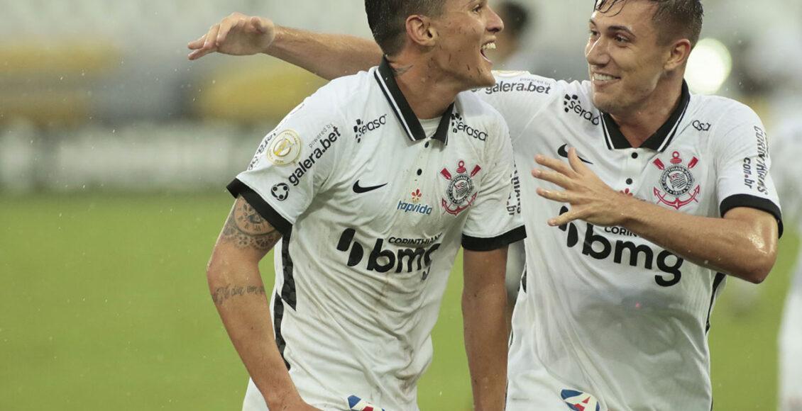 Corinthians vence Botafogo e se aproxima da zona da Libertadores