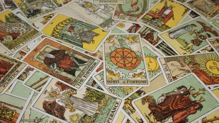 Tarot Semanal 28/12: Escolha uma carta e receba um conselho divino
