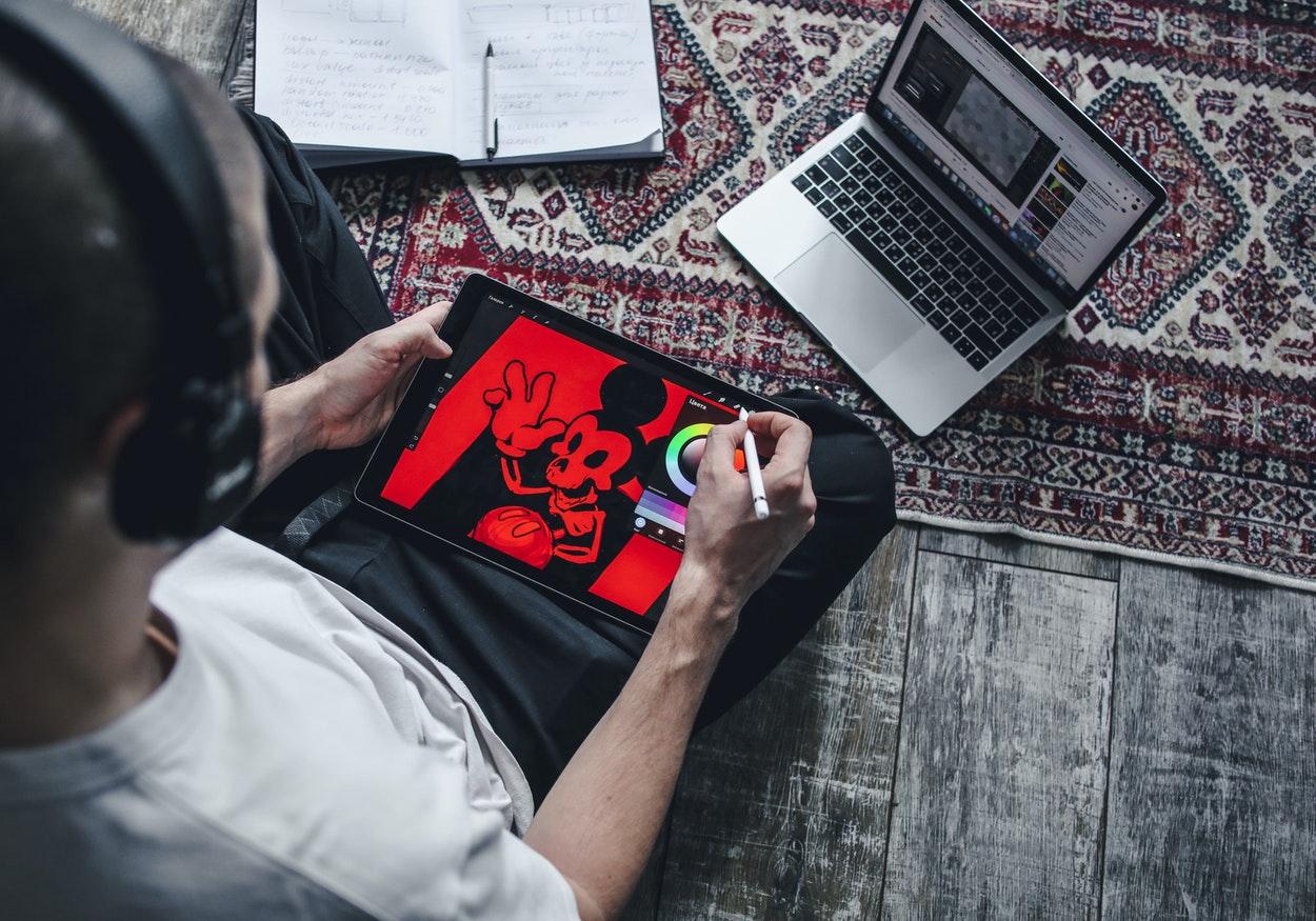 Cursos de design gráfico online e gratuitos para iniciar seus estudos