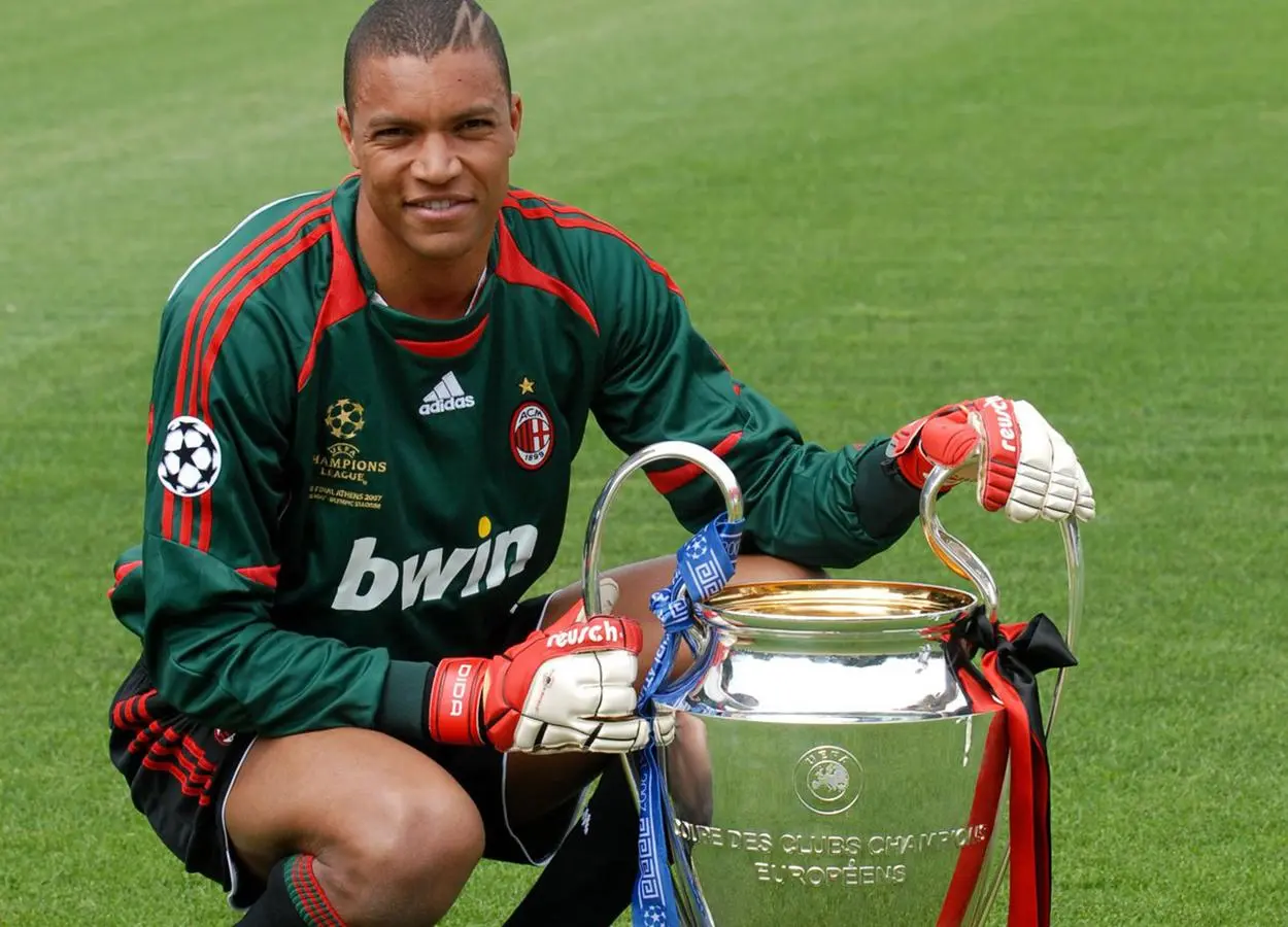 Dida com a taça da Champions League