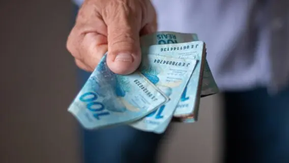 Aposentados e pensionistas não terão abono extra de R$ 2 mil