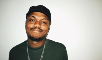 Djonga faz show durante a pandemia e web fica indignada