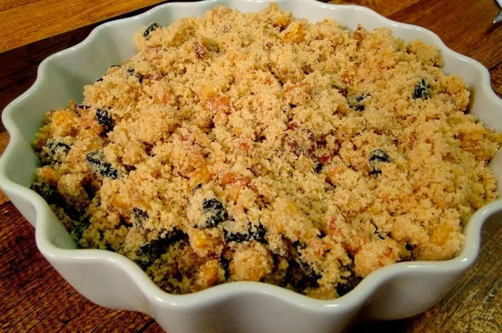 Farofa de natal com uva passa