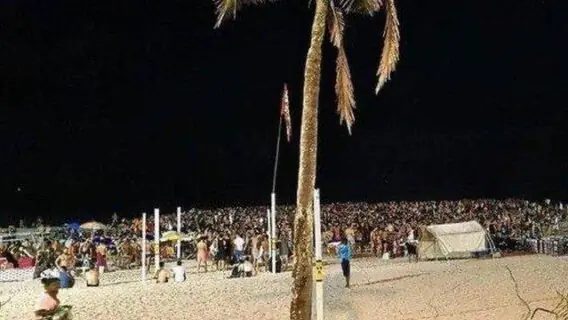 Festa na praia de Ipanema causa revolta nas redes sociais
