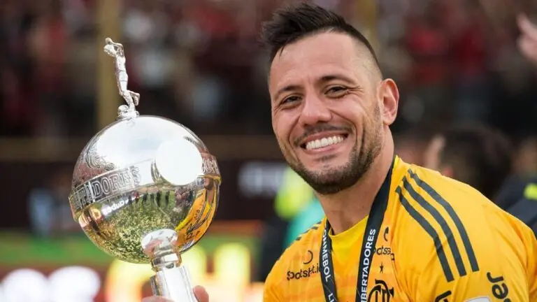 Diego Alves encerra novela e fica no Flamengo: entenda a negociação