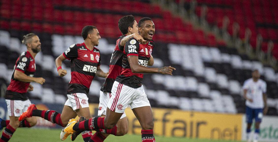Jogadores do Flamengo comemoram gol contra o Bahia