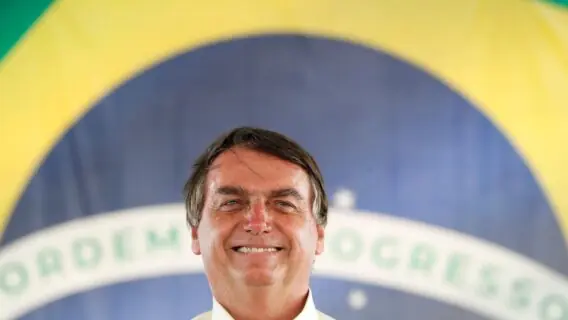 Bolsonaro mantém aprovação alta e se torna o favorito para 2022