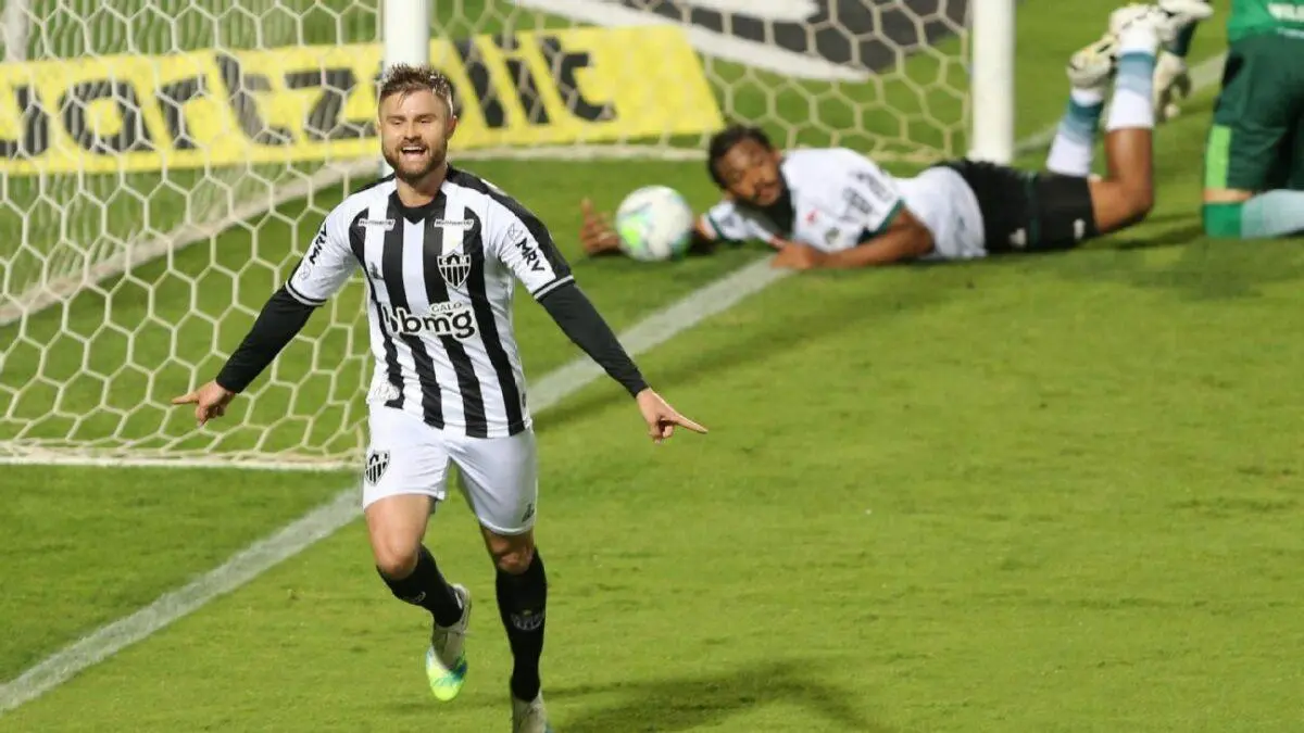 No primeiro turno, Atlético MG venceu Coritiba no Couto Pereira, por 1 a 0, com gol de Sasha