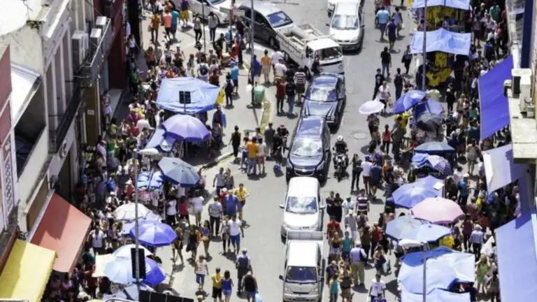 Ruas do Brás amanhecem agitadas nesta segunda-feira (14)