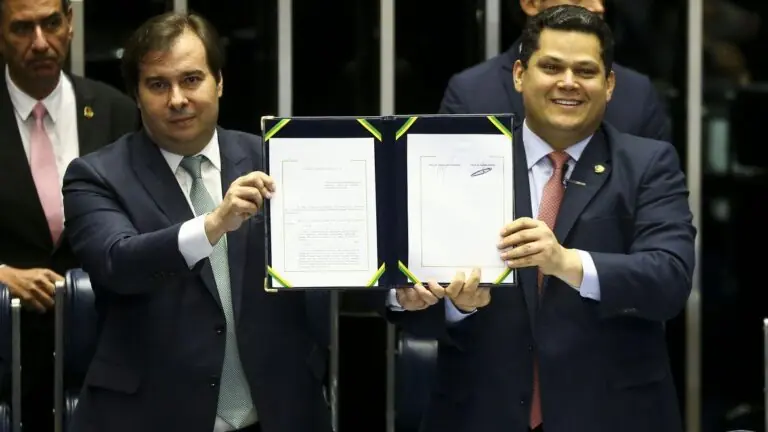 STF tem 4 votos por reeleição de  Maia e Alcolumbre