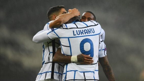 Com dois gols de Lukaku, Inter de Milão vence e segue viva na Champions League