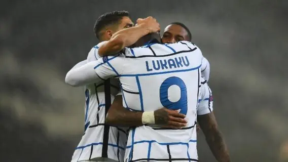 Com dois gols de Lukaku, Inter de Milão vence e segue viva na Champions League