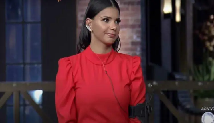 Jakelyne durante noite de eliminação de A Fazenda 12