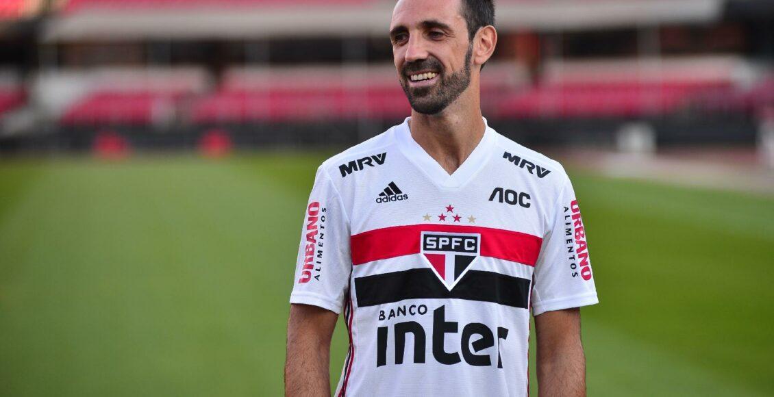 Juanfran renova contrato com São Paulo e permanece até final da temporada