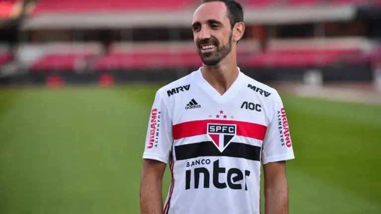 São Paulo renova com Juanfran até o final da temporada