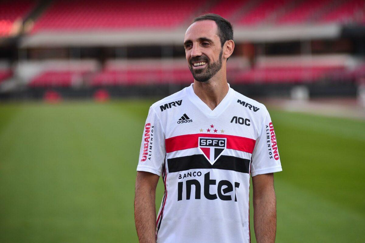 Juanfran renova contrato com São Paulo e permanece até final da temporada