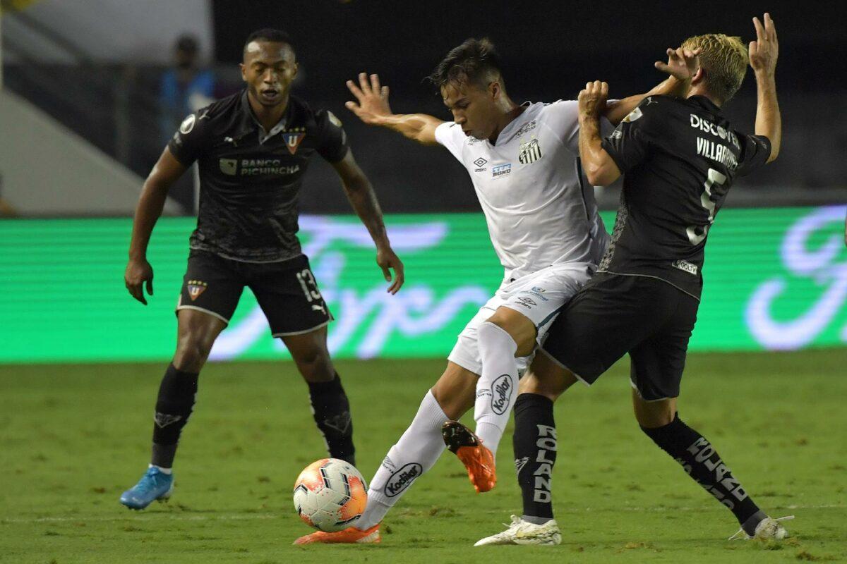 Santos perde para ldu por 1 a 0, mas passa com gol fora de casa