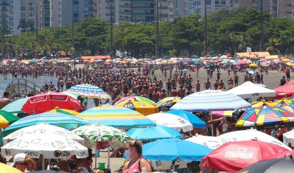 Litoral Norte de SP segue com praias lotadas no último dia de 2020
