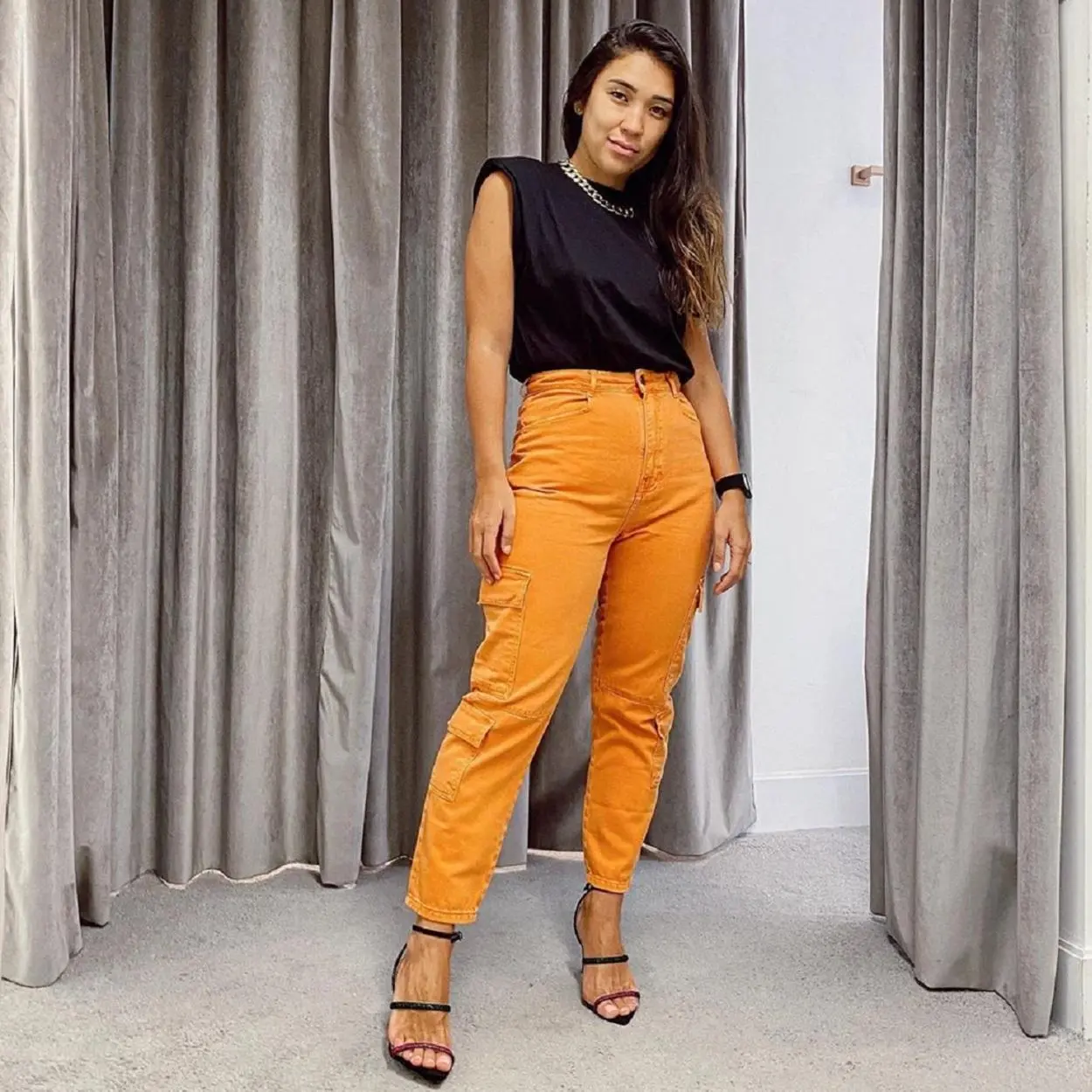 Muscle tee e calça colorida