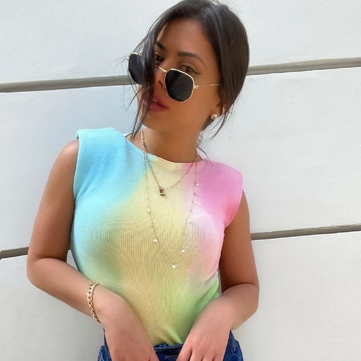 looks tendência tie dye Muscle tee tie dye