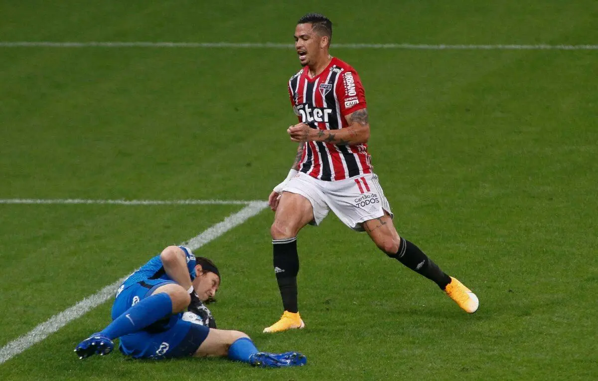 Artilheiro do São Paulo no Brasileirão, Luciano é desfalque para jogo contra o Galo