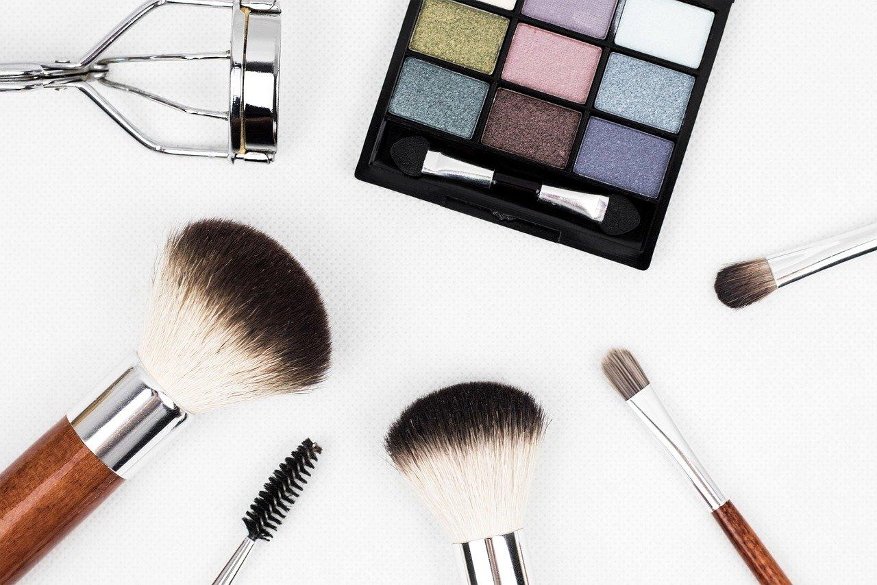 makeup brush 1761648 1280