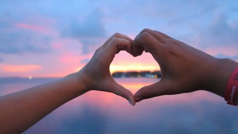 10 melhores sites de relacionamento e dicas para não cair em roubadas