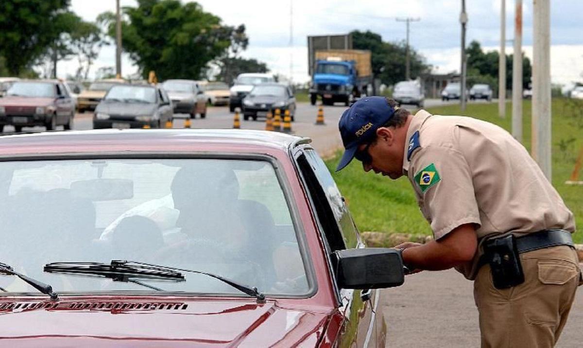 Multas na quarentena: agente de trânsito autua motorista