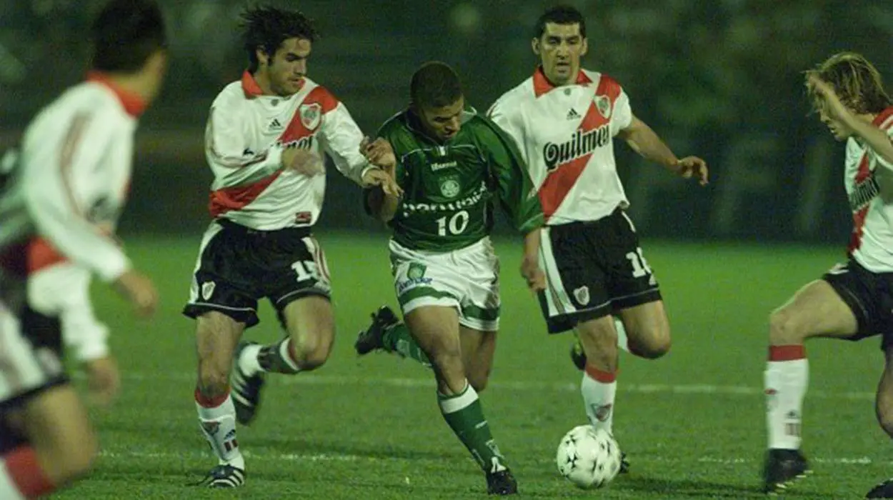 Alex contra o River Plate em 1999