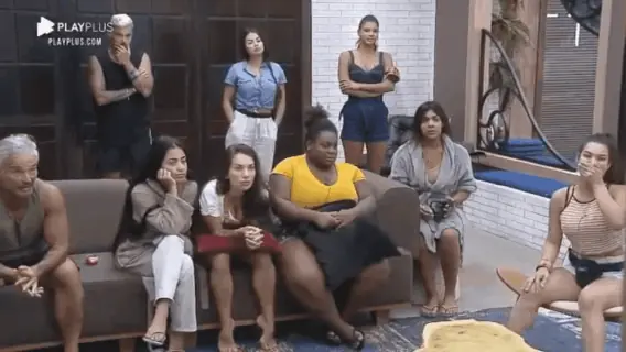 A Fazenda 12: Record veta e confisca objetos católicos dos peões