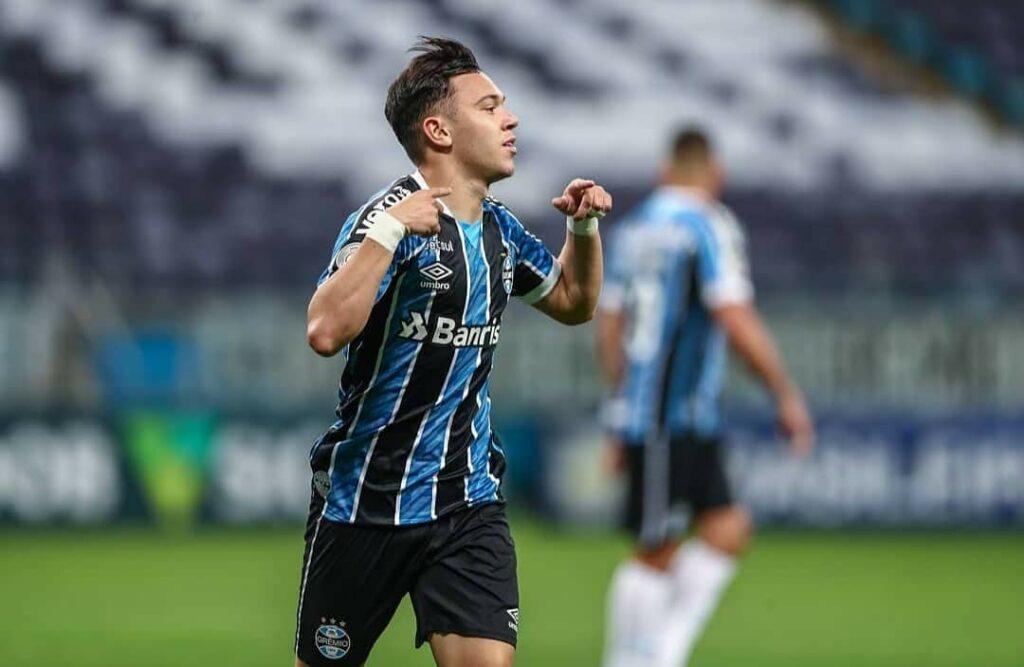 Imagem mostra atacante do Grêmio, Pepê.