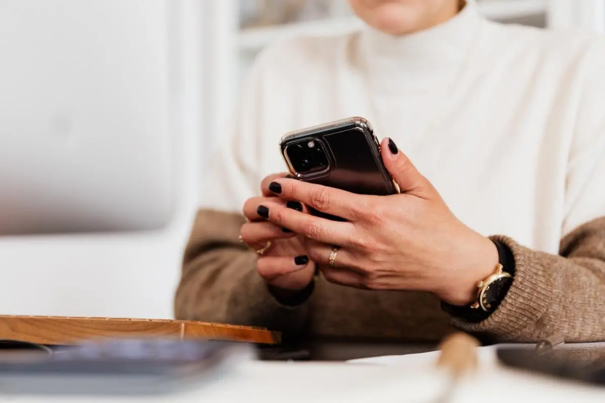 Como bloquear ligações telefônicas e SMS de operadoras?