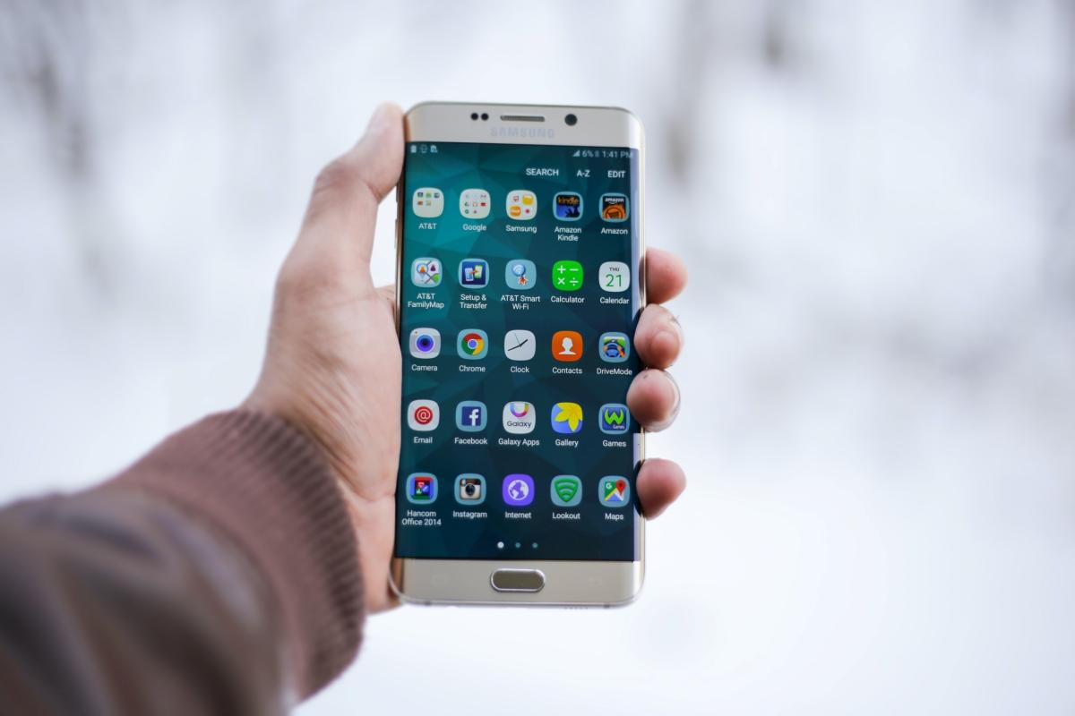 Como transformar o seu celular antigo