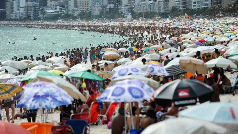 Saiba os riscos do primeiro verão da pandemia no Rio de Janeiro