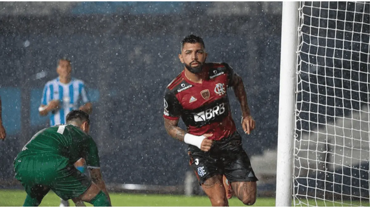 Gabigol anotou o gol do Flamengo na ida, mas não deve jogar a volta