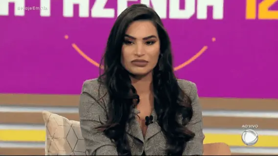 A Fazenda 12: Raissa passa mal antes de gravação do Hora do Faro