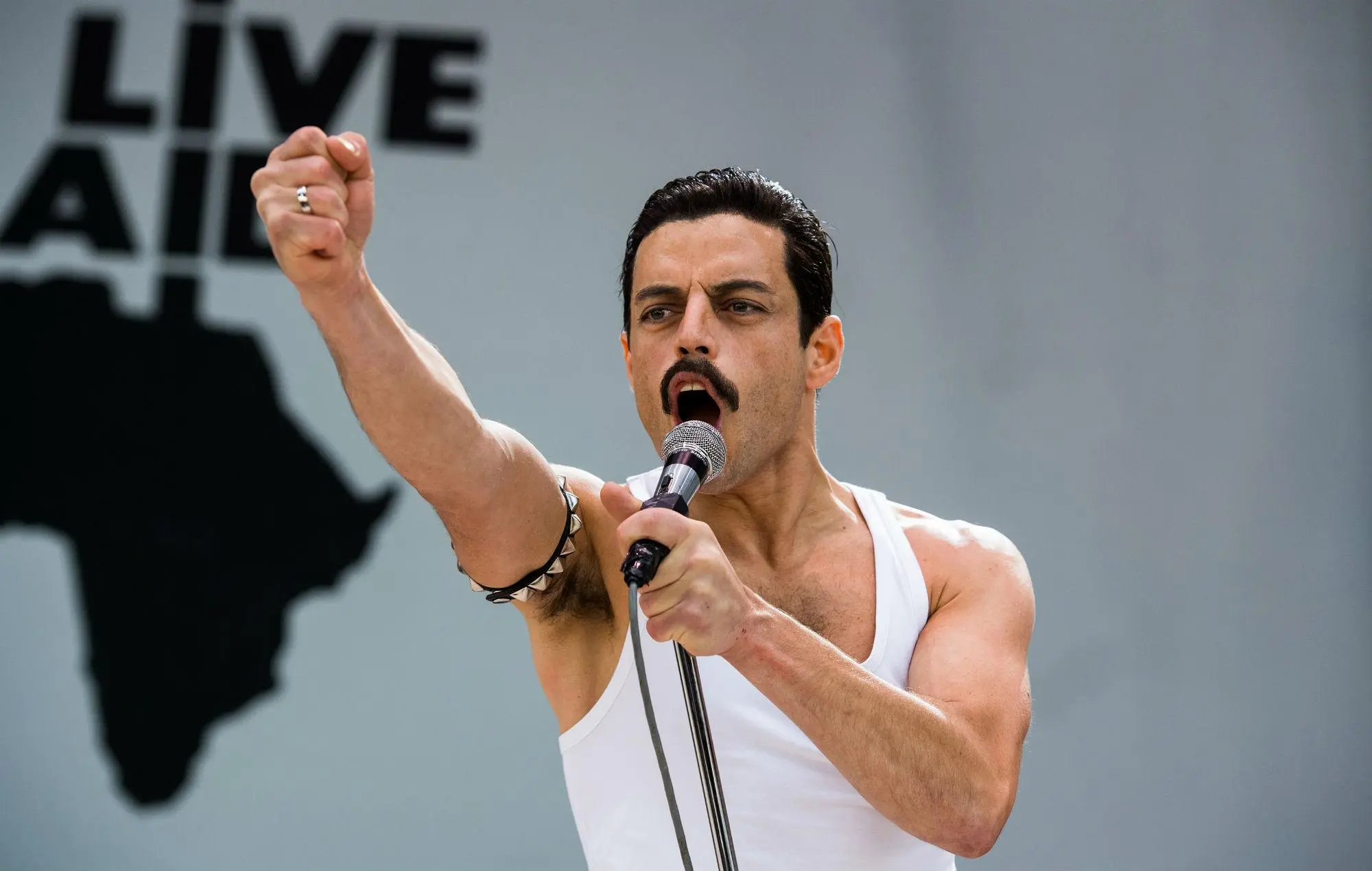 Tela Quente de hoje (14/12): Globo exibe 'História de Freddie Mercury'