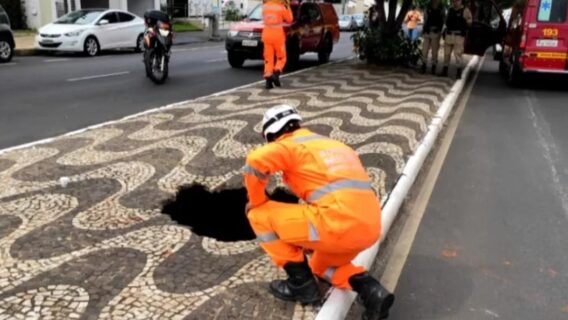 VÍDEO: calçada cede e mulher é ‘engolida’ por buraco em Uberlândia