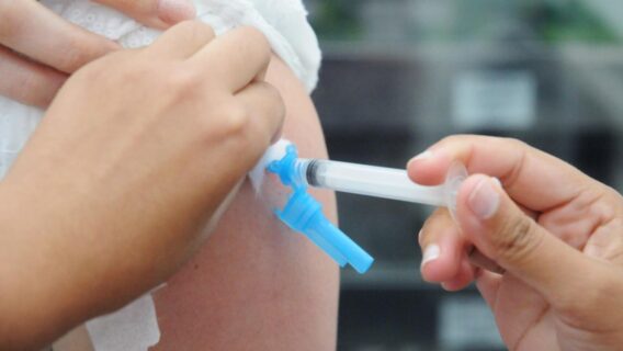 Cresce número de brasileiros que não querem tomar vacina contra covid