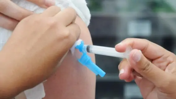 Agência dos EUA aprova vacina Pfizer para uso emergencial contra Covid