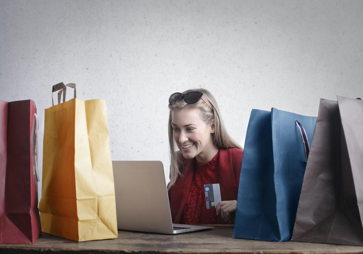 Sites de moda: 10 opções para comprar online de forma segura