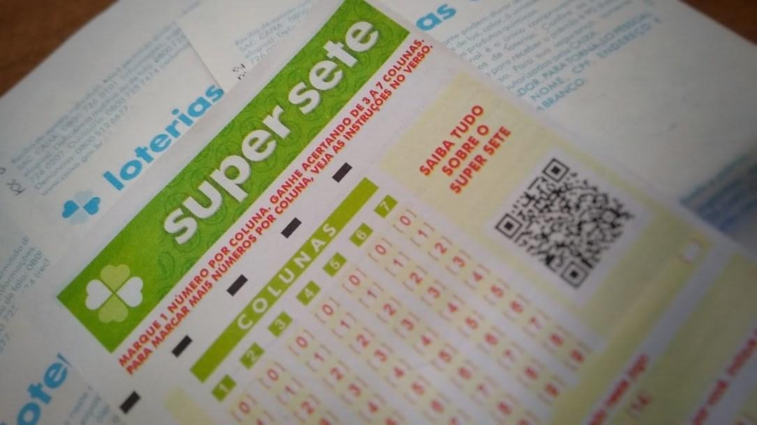 resultado da super sete 32 - A imagem mostra um volante do Super Sete