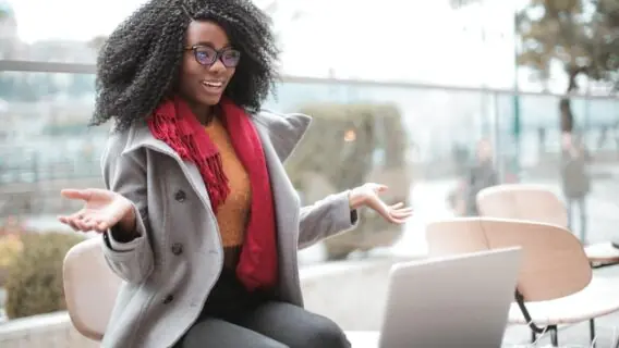 Como superar a timidez nas redes sociais e gravar vídeos incríveis