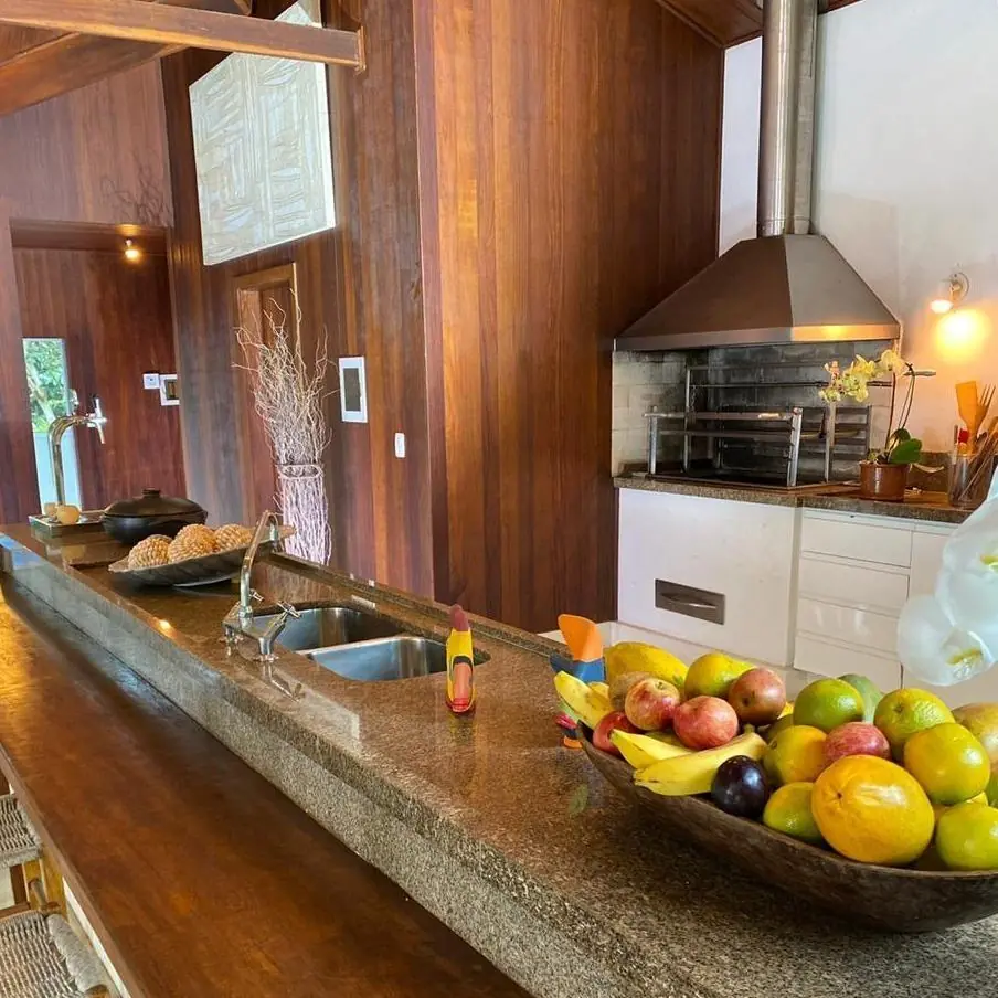 Imagem mostra cozinha da casa da Ana Maria Braga