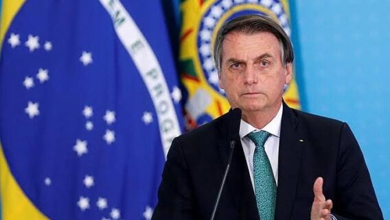 Planalto impõe sigilo de até 100 anos a cartão de vacinação de Bolsonaro