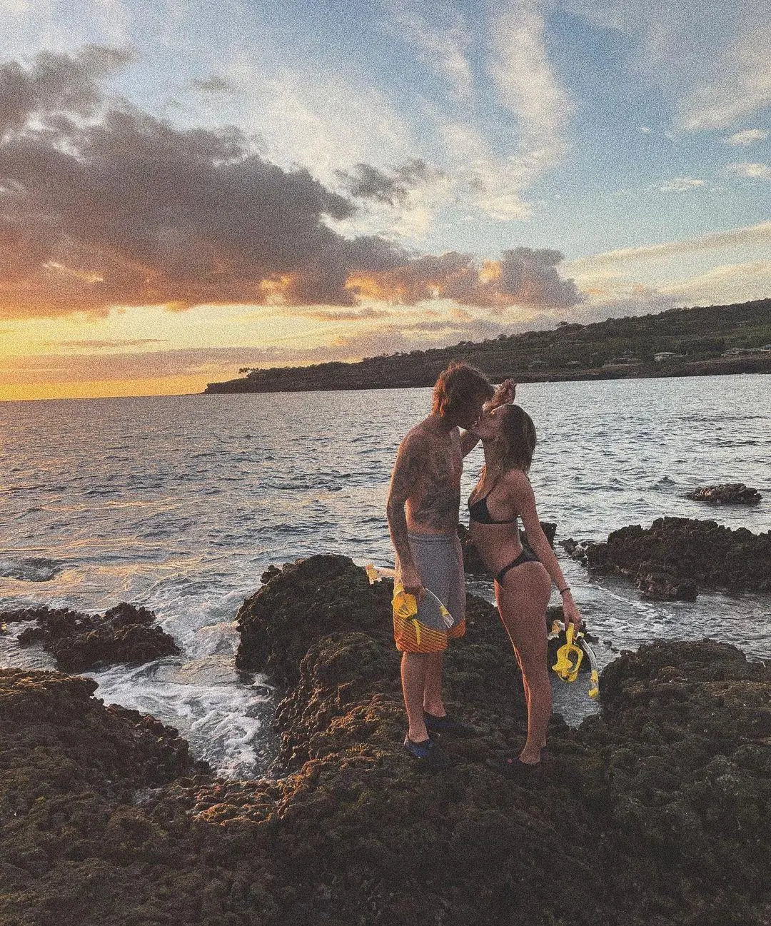 Imagem mostra Justin Bieber e Hailey no Havaí
