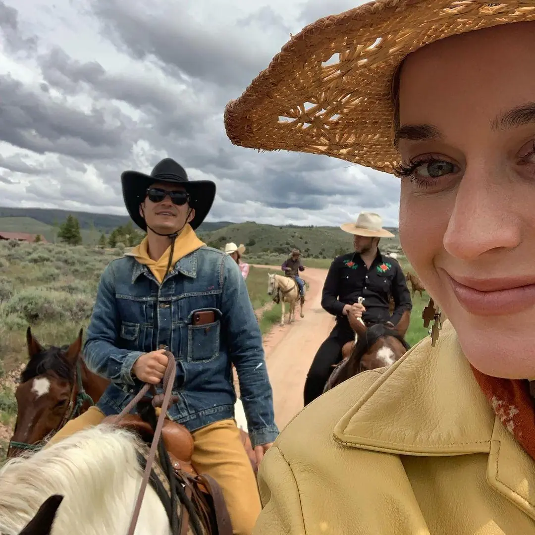 Imagem mostra foto da Katy Perry e Orlando Bloom